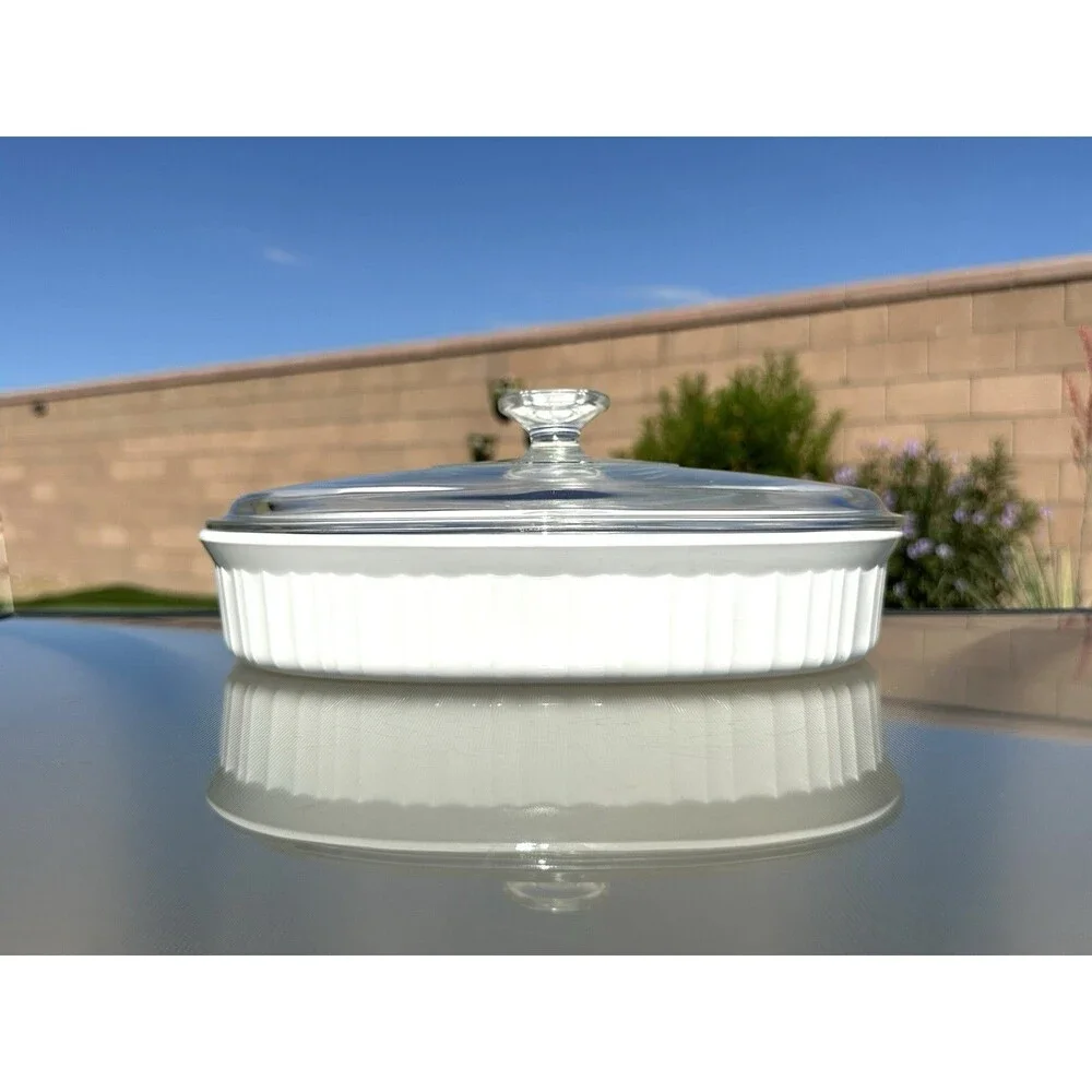 CORNING WARE FRENCH WHITE F-6-B  1.8 LT.  OVAL DIVIDED DISH W / PYREX GLASS LID